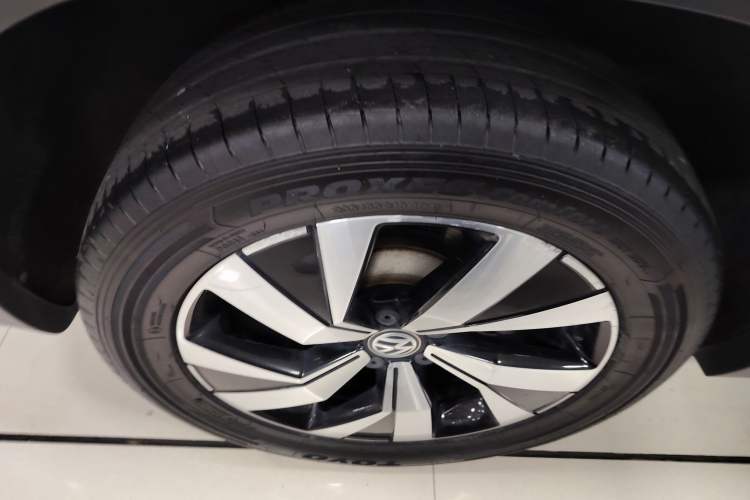Used Volkswagen Tayron 2020 280TSI Two-Wheel Drive Luxury Connect Edition Right Rear Wheel Hub