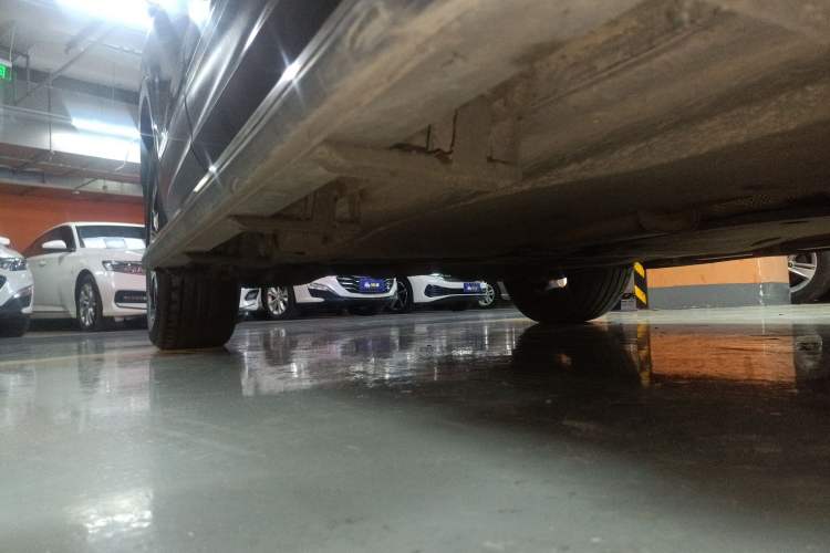 Used Volkswagen Tayron 2020 280TSI Two-Wheel Drive Luxury Connect Edition Right Side Sill