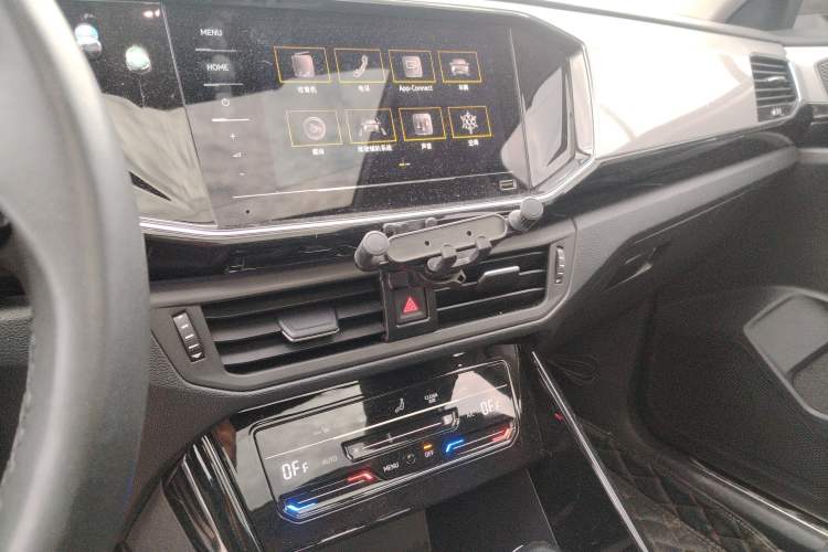 Used Volkswagen Tayron 2020 280TSI Two-Wheel Drive Luxury Connect Edition Audio And AC Panel