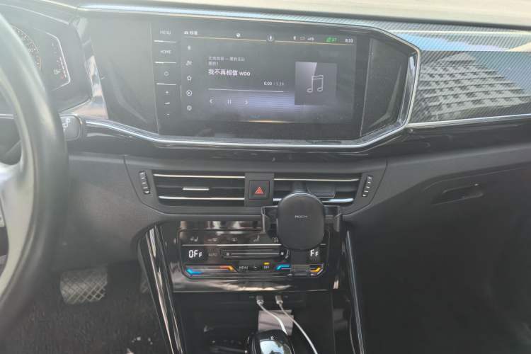 Used Volkswagen Tayron 2020 330TSI Two-Wheel Drive Luxury Connected Pro Edition Audio And AC Panel