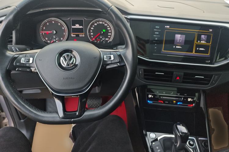 Used Volkswagen Tayron 2020 330TSI Two-Wheel Drive Luxury Smart Connectivity Version Center Console