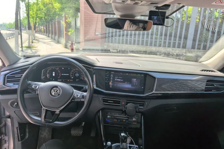 Used Volkswagen Tayron 2020 330TSI Two-Wheel Drive Luxury Connected Pro Edition Center Console