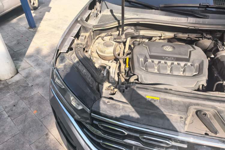 Used Volkswagen Tayron 2020 330TSI Two-Wheel Drive Luxury Connected Pro Edition Engine Bay Right