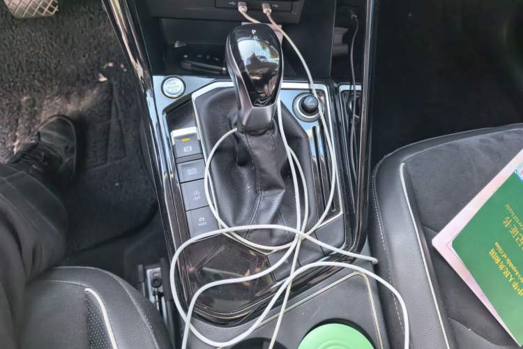 Used Volkswagen Tayron 2020 330TSI Two-Wheel Drive Luxury Connected Pro Edition Gear Lever