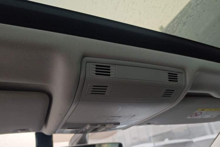 Used Volkswagen Tayron 2020 330TSI Two-Wheel Drive Luxury Smart Connectivity Version Headliner