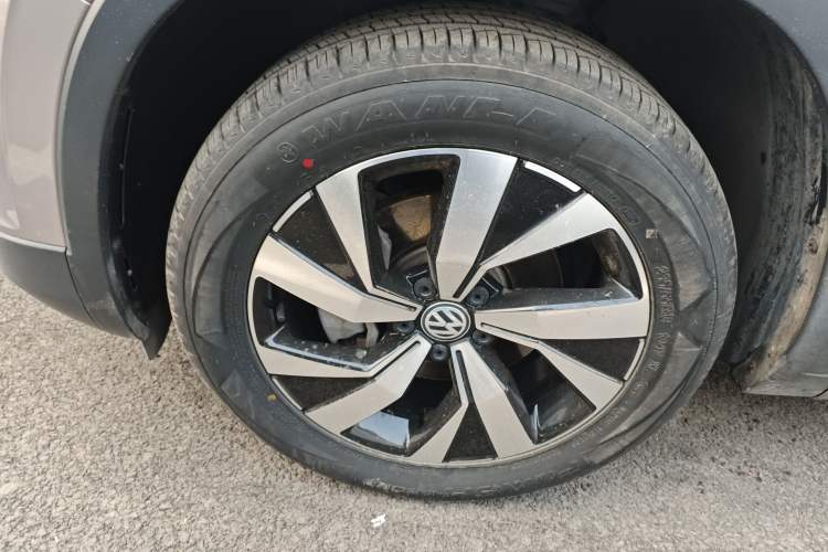 Used Volkswagen Tayron 2020 330TSI Two-Wheel Drive Luxury Smart Connectivity Version Left Front Wheel Hub