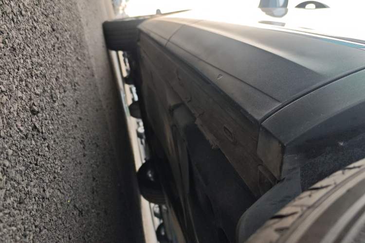 Used Volkswagen Tayron 2020 330TSI Two-Wheel Drive Luxury Smart Connectivity Version Left Side Sill