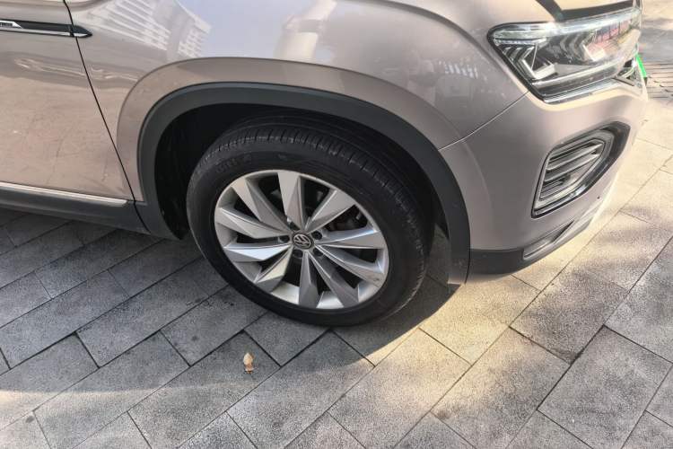 Used Volkswagen Tayron 2020 330TSI Two-Wheel Drive Luxury Connected Pro Edition Right Front Wheel Hub