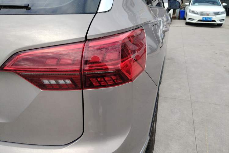 Used Volkswagen Tayron 2020 280TSI Two-Wheel Drive Luxury Connect Edition Right Rear Taillight