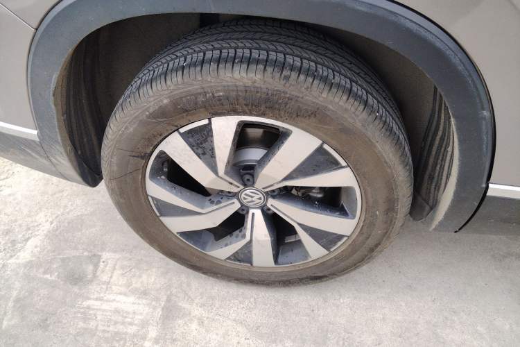 Used Volkswagen Tayron 2020 280TSI Two-Wheel Drive Luxury Connect Edition Right Rear Wheel Hub