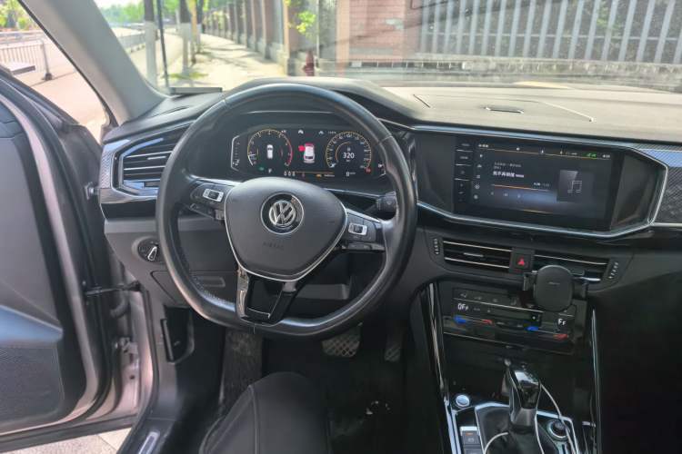 Used Volkswagen Tayron 2020 330TSI Two-Wheel Drive Luxury Connected Pro Edition Steering Wheel