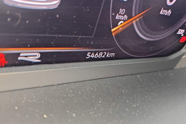 Used Volkswagen Tayron 2020 380TSI All-Wheel Drive R-Line Connected Version Odometer Close Up