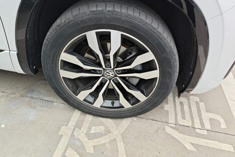 Used Volkswagen Tayron 2020 380TSI All-Wheel Drive R-Line Connected Version Right Front Wheel Hub