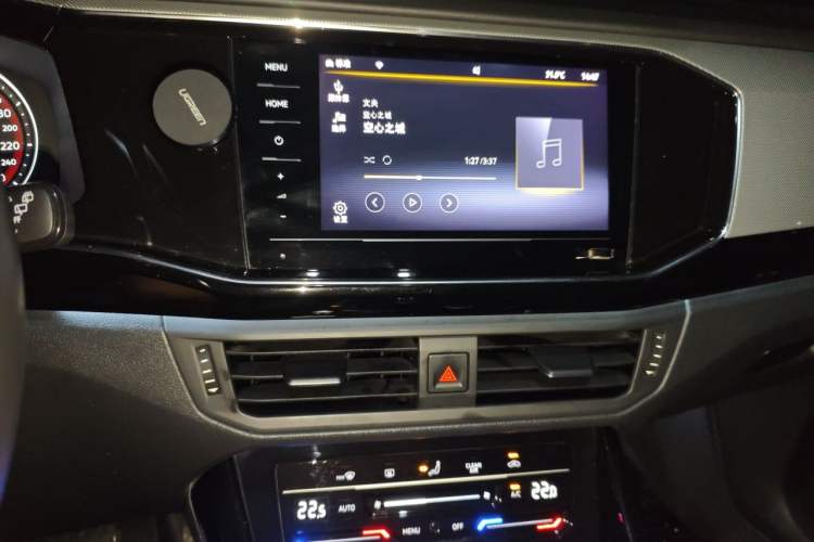 Used Volkswagen Tayron 2020 330TSI Two-Wheel Drive Luxury Smart Connectivity Version Audio And AC Panel