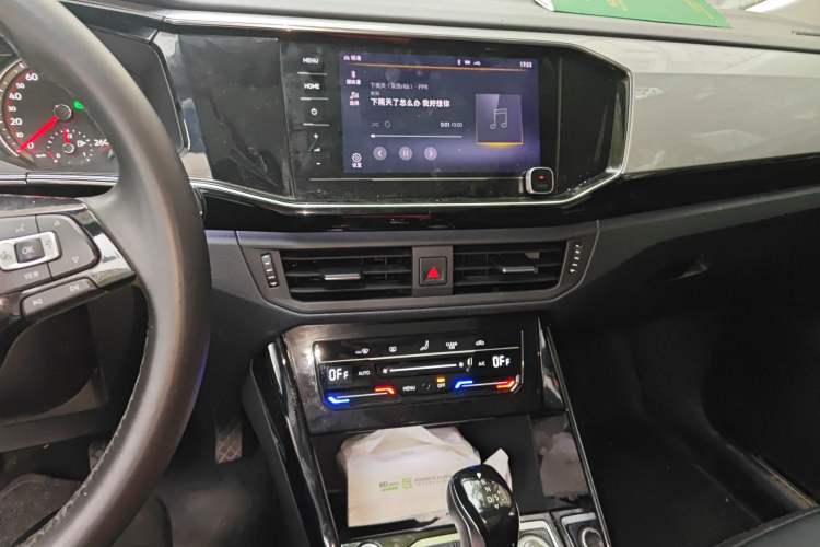 Used Volkswagen Tayron 2020 330TSI Two-Wheel Drive Luxury Smart Connectivity Version Audio And AC Panel