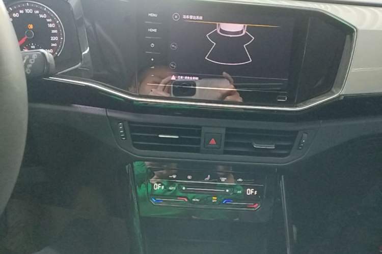 Used Volkswagen Tayron 2020 280TSI Two-Wheel Drive Luxury Connect Edition Audio And AC Panel