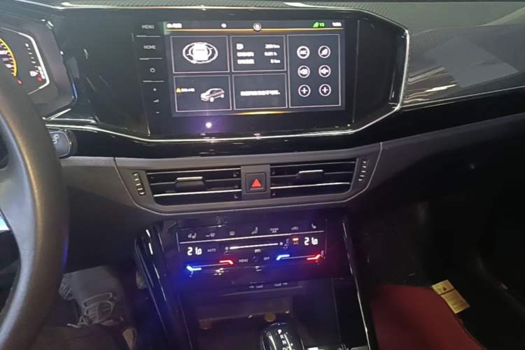 Used Volkswagen Tayron 2020 330TSI Two-Wheel Drive Luxury Connected Pro Edition Audio And AC Panel