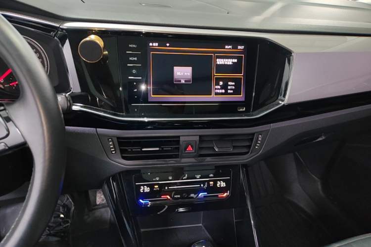 Used Volkswagen Tayron 2020 330TSI Two-Wheel Drive Luxury Smart Connectivity Version Audio And AC Panel