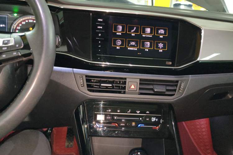 Used Volkswagen Tayron 2020 280TSI Two-Wheel Drive Luxury Connect Edition Audio And AC Panel