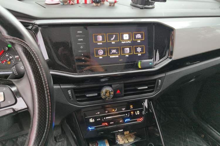 Used Volkswagen Tayron 2020 280TSI Two-Wheel Drive Luxury Connect Edition Audio And AC Panel