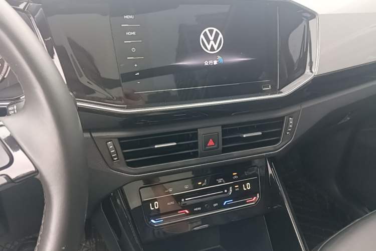 Used Volkswagen Tayron 2020 330TSI Two-Wheel Drive Luxury Smart Connectivity Version Audio And AC Panel
