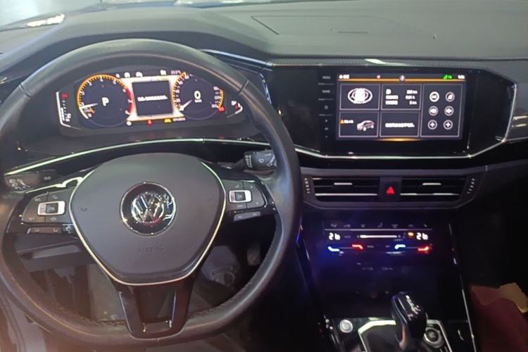 Used Volkswagen Tayron 2020 330TSI Two-Wheel Drive Luxury Connected Pro Edition Center Console