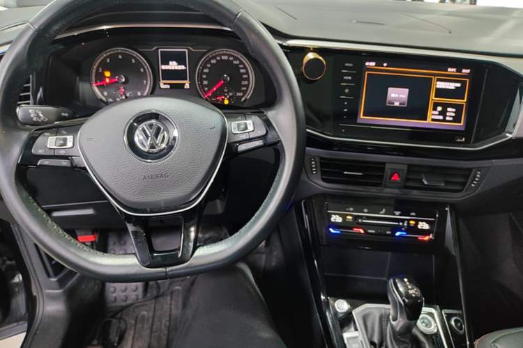 Used Volkswagen Tayron 2020 330TSI Two-Wheel Drive Luxury Smart Connectivity Version Center Console