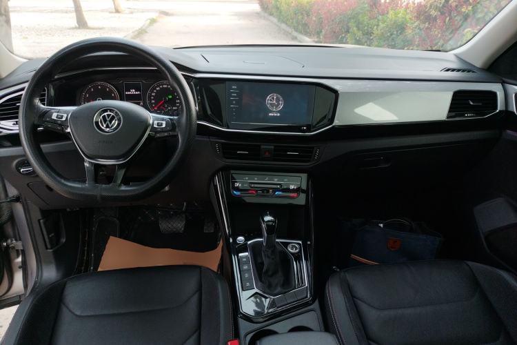 Used Volkswagen Tayron 2020 330TSI Two-Wheel Drive Luxury Smart Connectivity Version Center Console