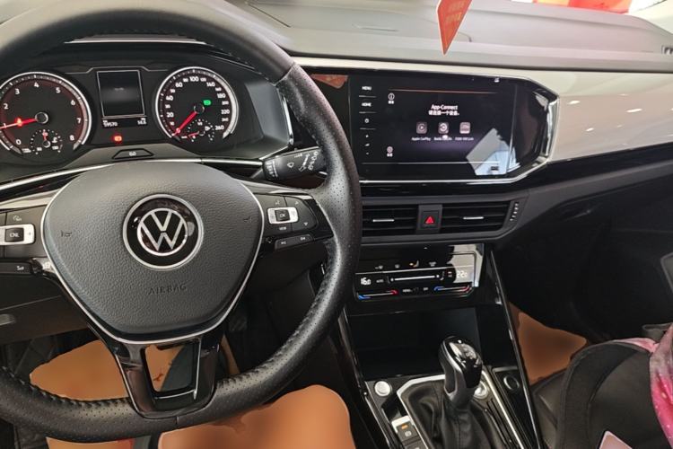Used Volkswagen Tayron 2020 330TSI Two-Wheel Drive Luxury Smart Connectivity Version Center Console