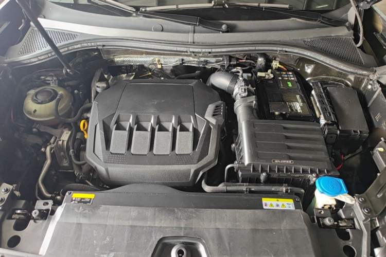 Used Volkswagen Tayron 2020 330TSI Two-Wheel Drive Luxury Smart Connectivity Version Engine Bay