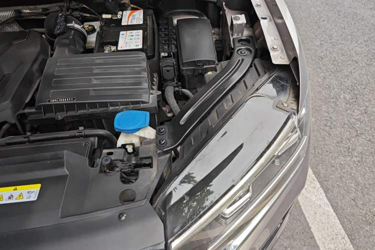 Used Volkswagen Tayron 2020 330TSI Two-Wheel Drive Luxury Smart Connectivity Version Engine Bay Left