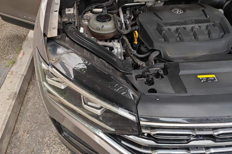 Used Volkswagen Tayron 2020 330TSI Two-Wheel Drive Luxury Smart Connectivity Version Engine Bay Right
