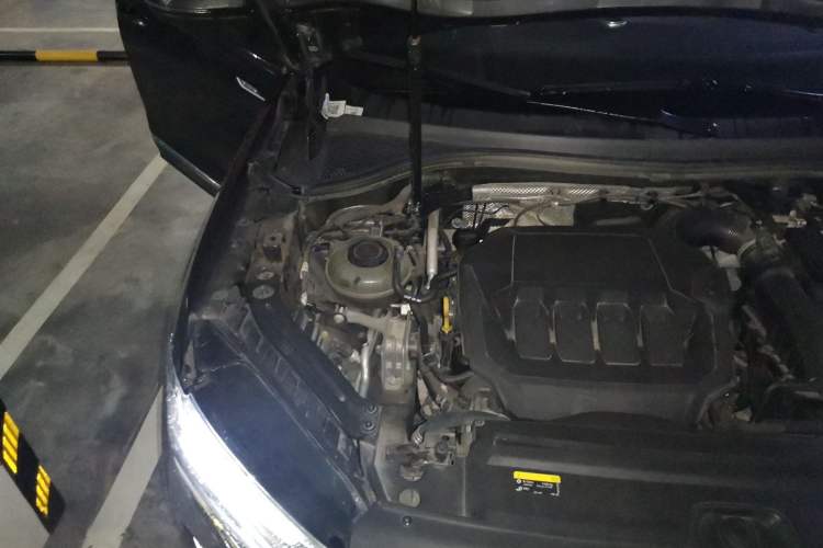 Used Volkswagen Tayron 2020 330TSI Two-Wheel Drive Luxury Connected Pro Edition Engine Bay Right