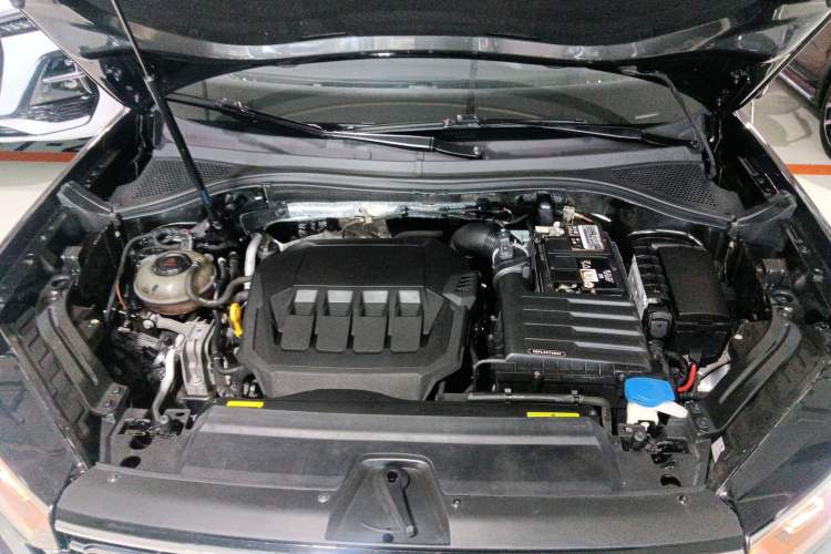 Used Volkswagen Tayron 2020 330TSI Two-Wheel Drive Luxury Smart Connectivity Version Engine Bay