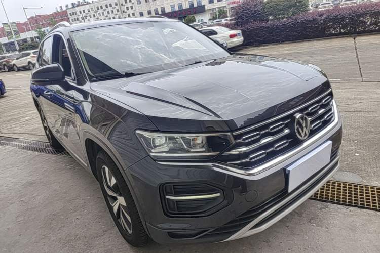 Used Volkswagen Tayron 2020 330TSI Two-Wheel Drive Luxury Smart Connectivity Version Front Right 45 Deg