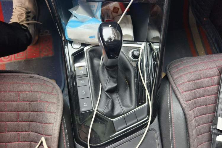 Used Volkswagen Tayron 2020 280TSI Two-Wheel Drive Luxury Connect Edition Gear Lever