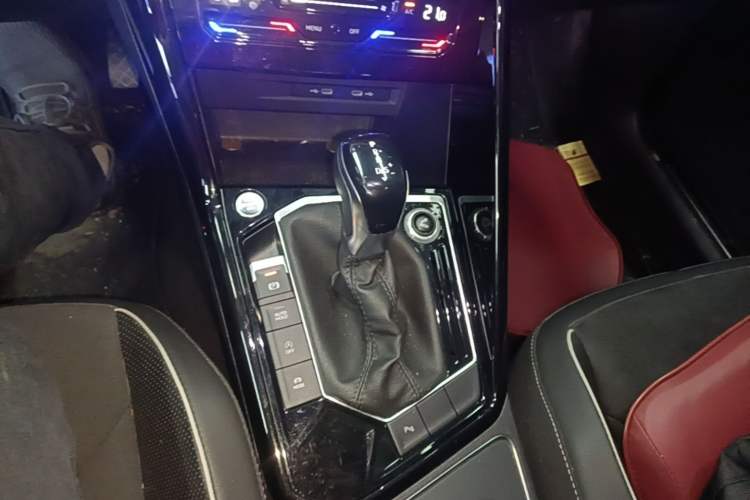 Used Volkswagen Tayron 2020 330TSI Two-Wheel Drive Luxury Connected Pro Edition Gear Lever
