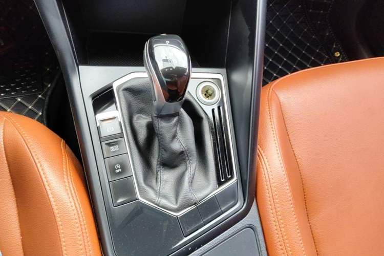 Used Volkswagen Tayron 2020 280TSI Two-Wheel Drive Comfort Connect Edition Gear Lever