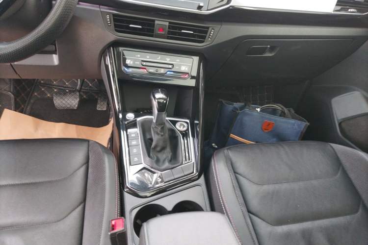Used Volkswagen Tayron 2020 330TSI Two-Wheel Drive Luxury Smart Connectivity Version Gear Lever