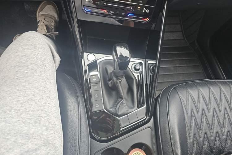 Used Volkswagen Tayron 2020 280TSI Two-Wheel Drive Luxury Connect Edition Gear Lever