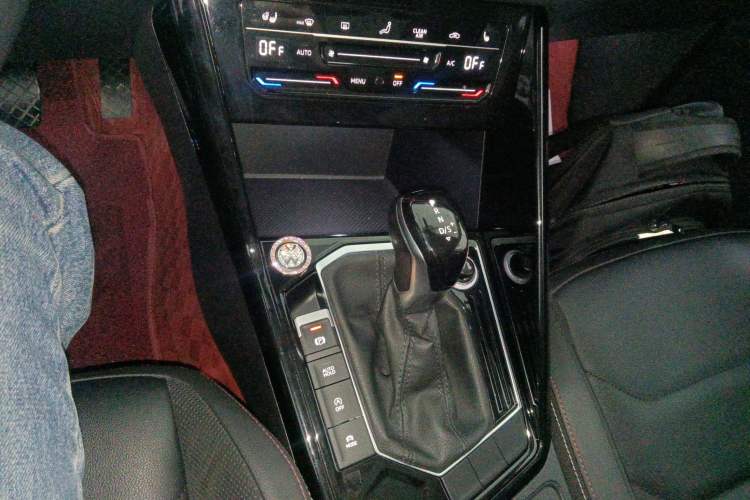 Used Volkswagen Tayron 2020 330TSI Two-Wheel Drive Luxury Smart Connectivity Version Gear Lever