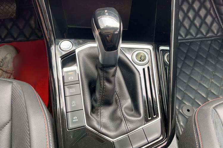 Used Volkswagen Tayron 2020 330TSI Two-Wheel Drive Luxury Smart Connectivity Version Gear Lever