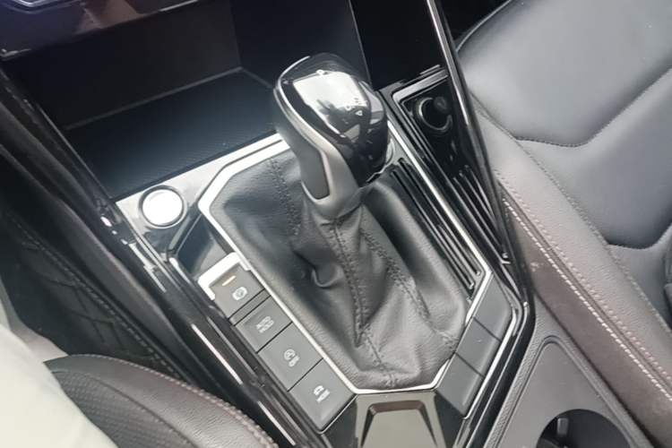 Used Volkswagen Tayron 2020 330TSI Two-Wheel Drive Luxury Smart Connectivity Version Gear Lever
