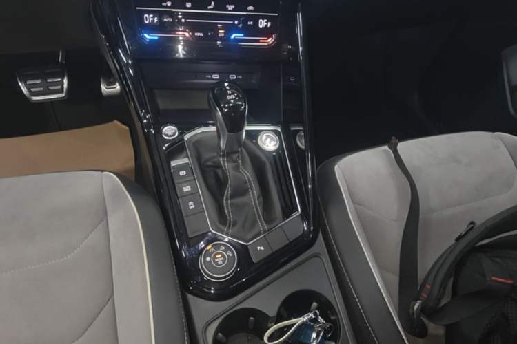 Used Volkswagen Tayron 2020 380TSI All-Wheel Drive R-Line Connected Version Gear Lever
