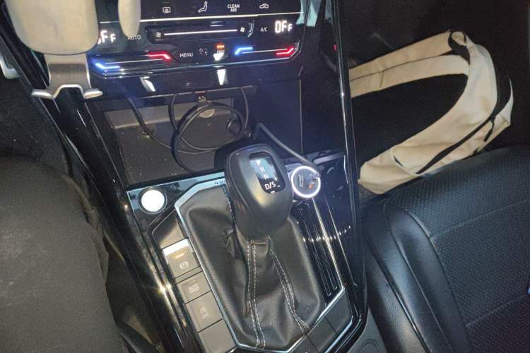 Used Volkswagen Tayron 2020 380TSI All-Wheel Drive R-Line Connected Version Gear Lever