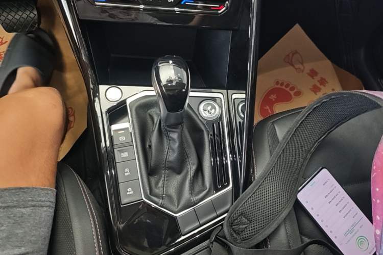 Used Volkswagen Tayron 2020 330TSI Two-Wheel Drive Luxury Smart Connectivity Version Gear Lever