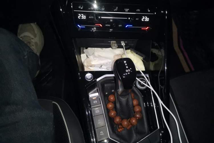 Used Volkswagen Tayron 2020 330TSI Two-Wheel Drive Luxury Connected Pro Edition Gear Lever