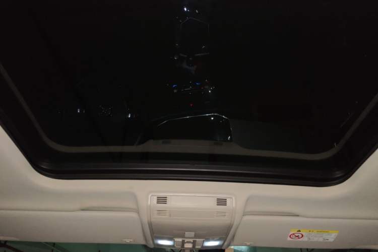 Used Volkswagen Tayron 2020 330TSI Two-Wheel Drive Luxury Smart Connectivity Version Headliner