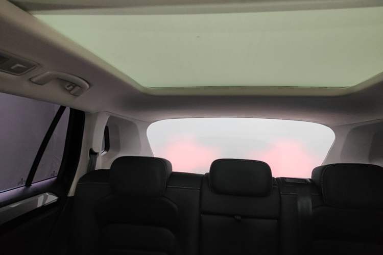 Used Volkswagen Tayron 2020 330TSI Two-Wheel Drive Luxury Smart Connectivity Version Headliner