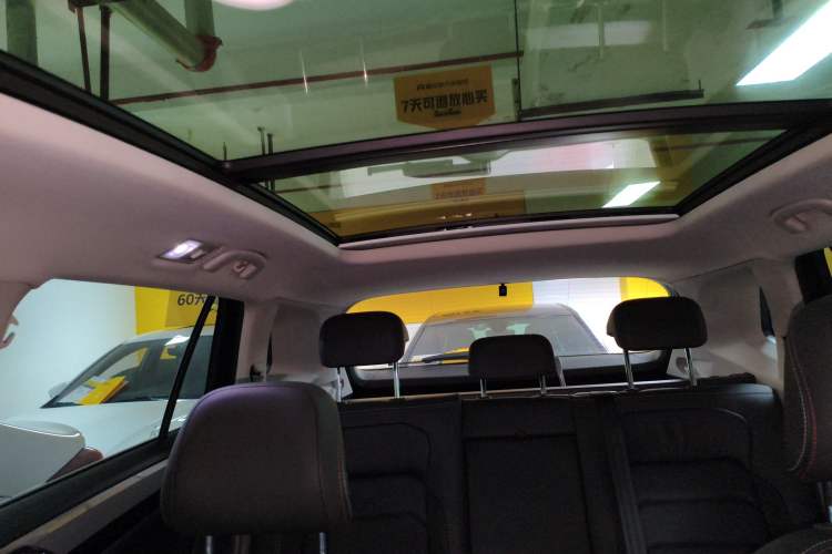 Used Volkswagen Tayron 2020 280TSI Two-Wheel Drive Luxury Connect Edition Headliner
